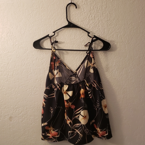 SOLD! SHEIN Tie Shoulder Blouse in Black/Red/Gold Floral Size Small NIB - Picture 5 of 15